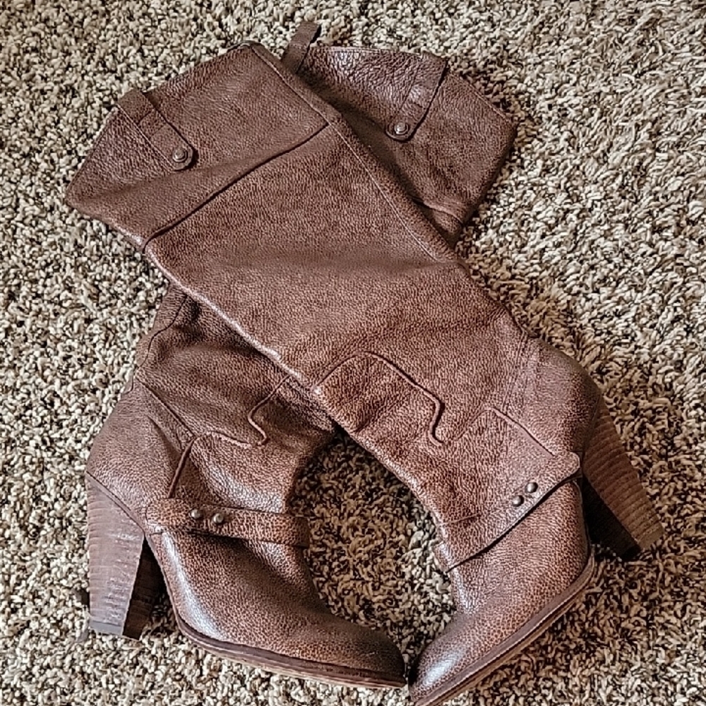 Sam Edelman Textured Brown Heeled Boots